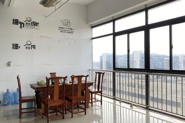 中国梦谷——上海西虹桥文化创意产业园-216平，3个隔断，西南，落地窗