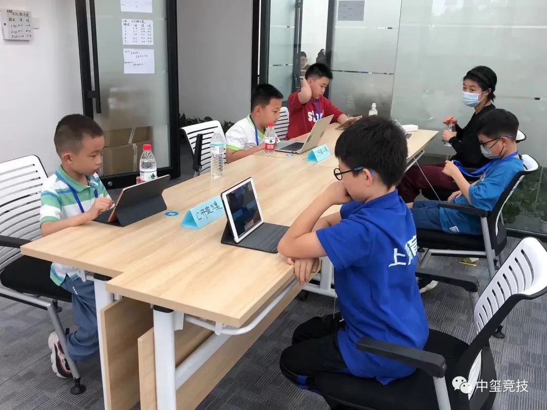 “桥牌来了”青少年桥牌春季联赛升降级赛顺利结束